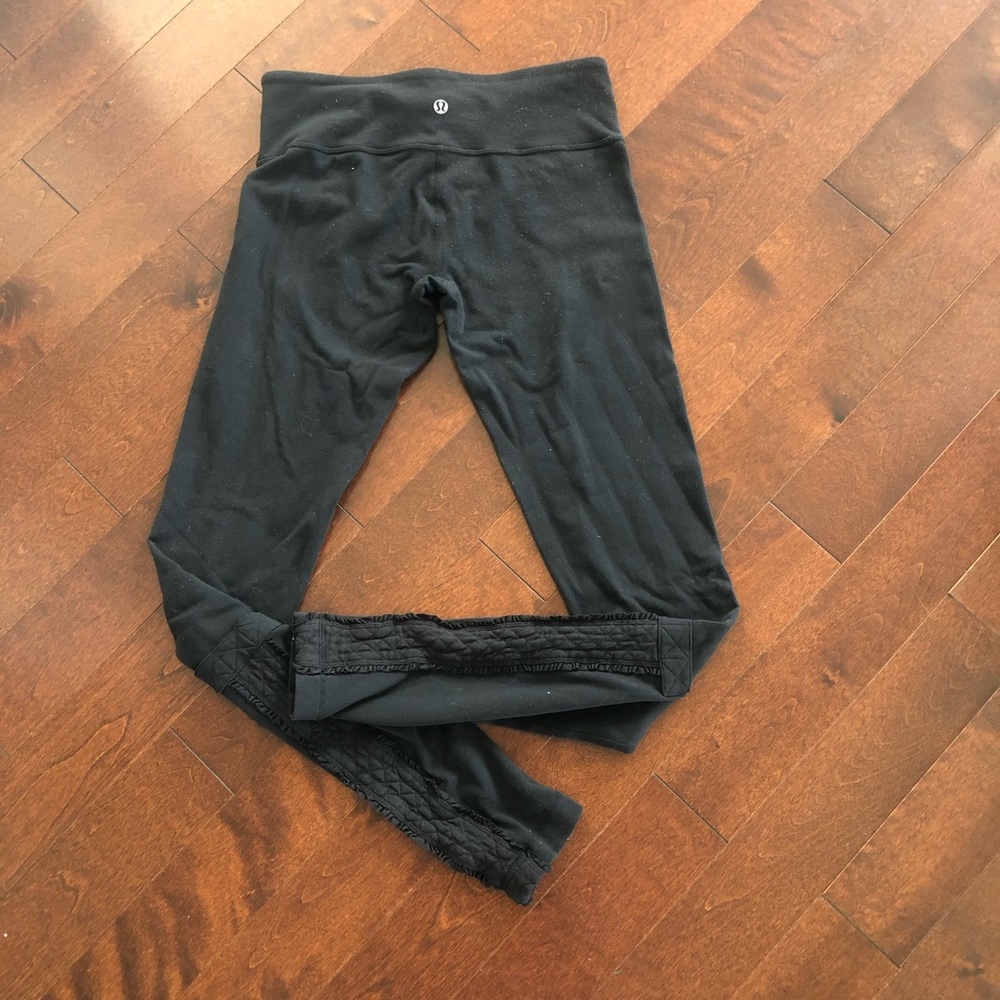 Lululemon leggings w/ ruffle detail on sides❤️